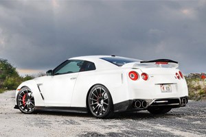 Nissan-GT-R-Specialized-Performance-cover