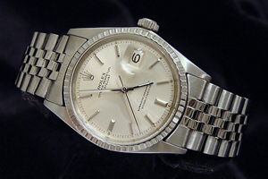 Holiday Watch Gift Ideas Under $2500 USD Holiday Watch Gift Ideas Under $2500 USD