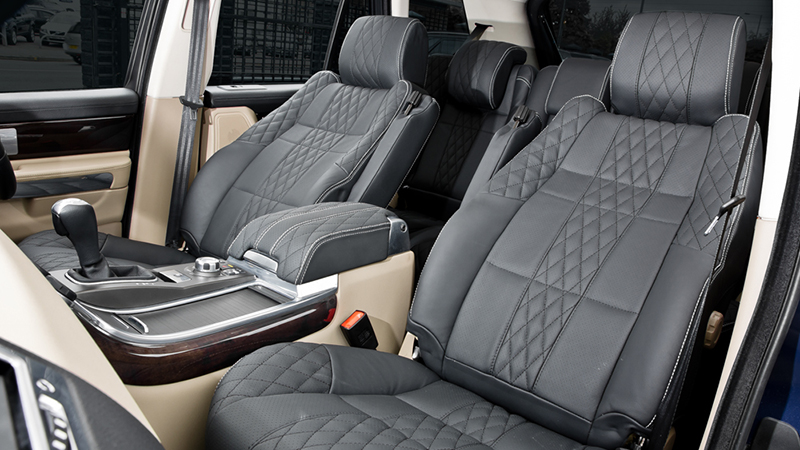 Сиденье range rover. Range Rover Sport 320 Kahn салон. Сиденья Рендж Ровер. Сиденья Рейндж Ровер спорт 3. Передние сидения Рендж Ровер спорт.